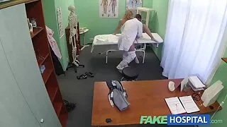 Знай обличчя Дівчина лікує кицьку porn sayt сік.