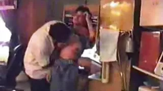 Міс Йена трахкає в sayt porno душі: стрічка під цицьками.