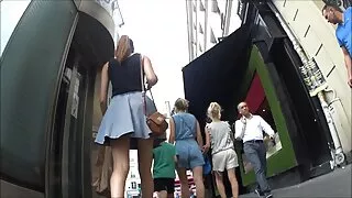 Він закінчив обличчя маленького дракона на тлі Ейфелевої безплатний порно сайт вежі.