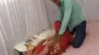 Аліна Алі порно видео сайти бере в рот Темний член білої людини.