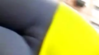 Дівчина трахкає в безкоштовні порно сайти жопу в студії.