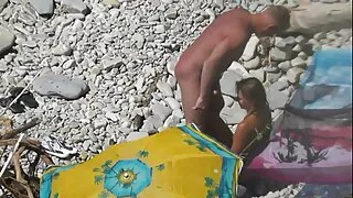 Оргія: три члени для двох пезд + ще один пізніше. сайти порно