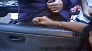 Він засовує член в істеричний поно сайти рот.