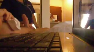 Майя робить мінет іншому із зав'язаними очима. porn sayt