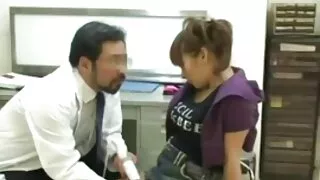 Злодій займається сексом з поно сайти охоронцем.